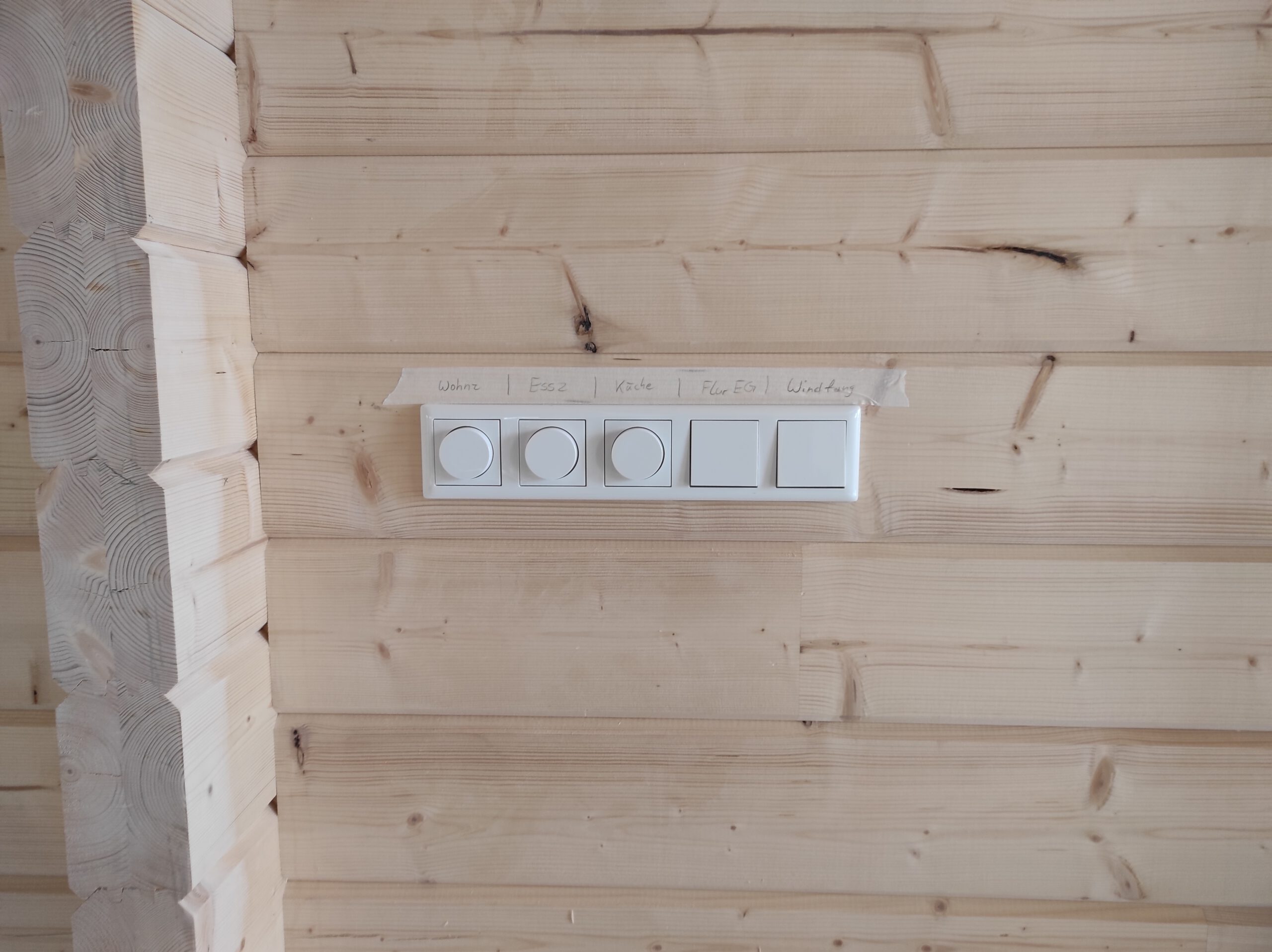 Wohnraum — neuer Elektroplan